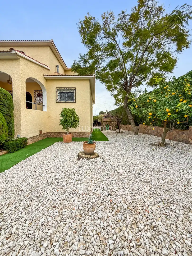 Villa avec terrasse à vendre à Urbanizaciones, imagen 2