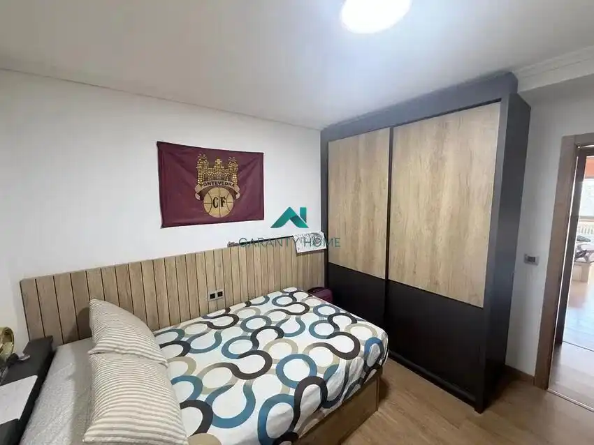 Habitación de Piso en venta en Pontevedra Capital  con Calefacción y Trastero