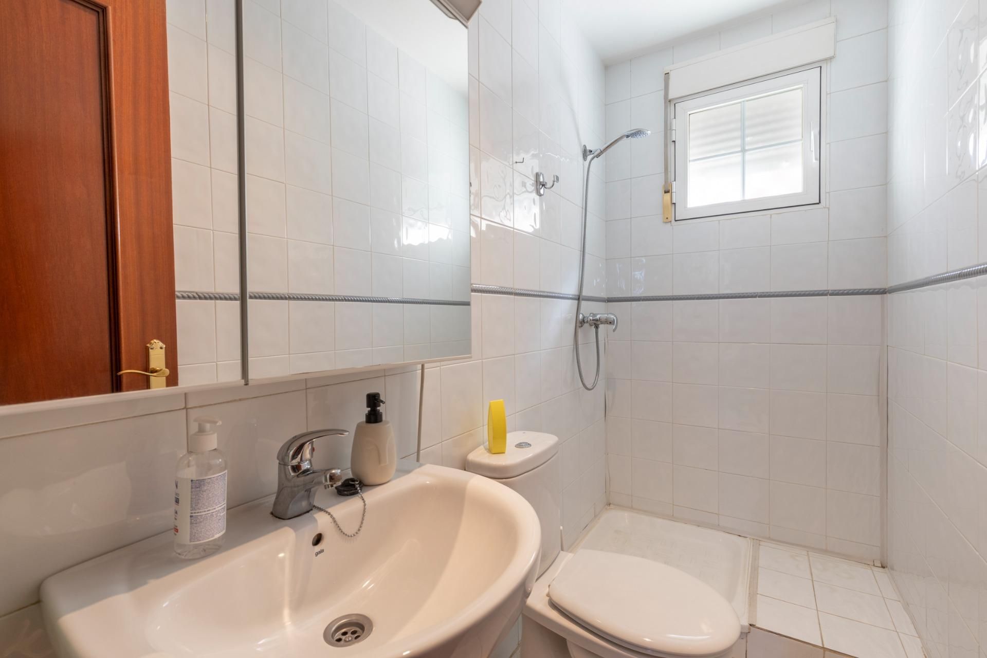 Bathroom of Single-family semi-detached for sale in Cájar  with Air Conditioner, Heating and Private garden