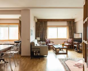 Living room of Flat for sale in  Madrid Capital  with Air Conditioner, Heating and Private garden