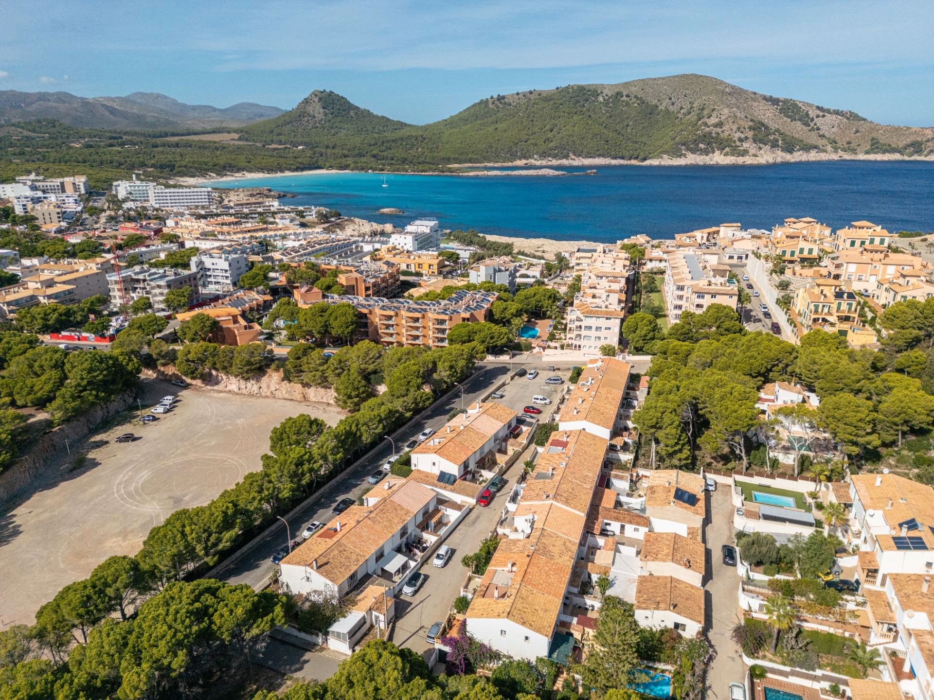 Vista exterior de Casa adosada en venda en Capdepera amb Aire condicionat, Calefacció i Jardí privat