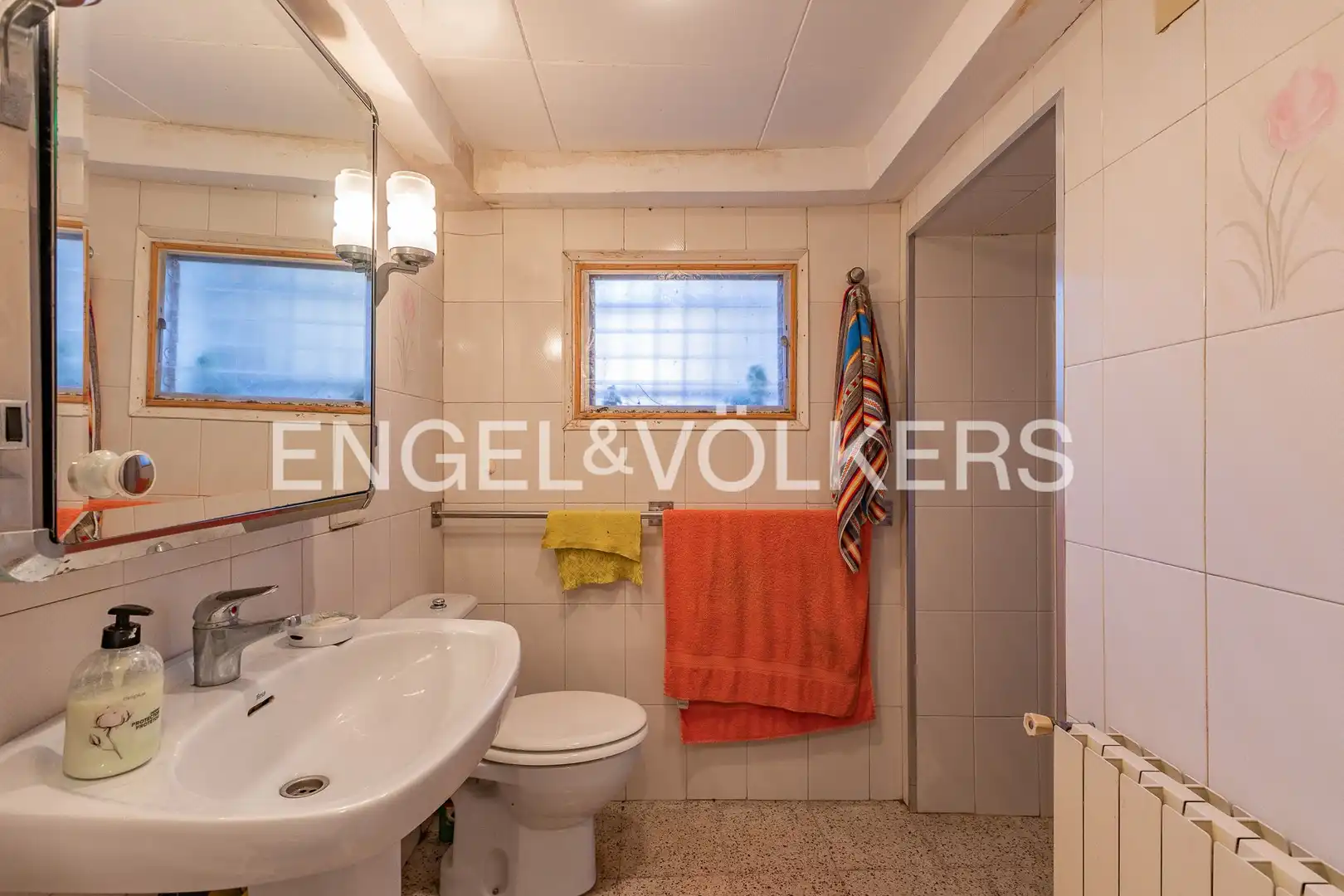 Baño de Finca rústica en venta en Sant Julià de Cerdanyola con Calefacción, Jardín privado y Balcón