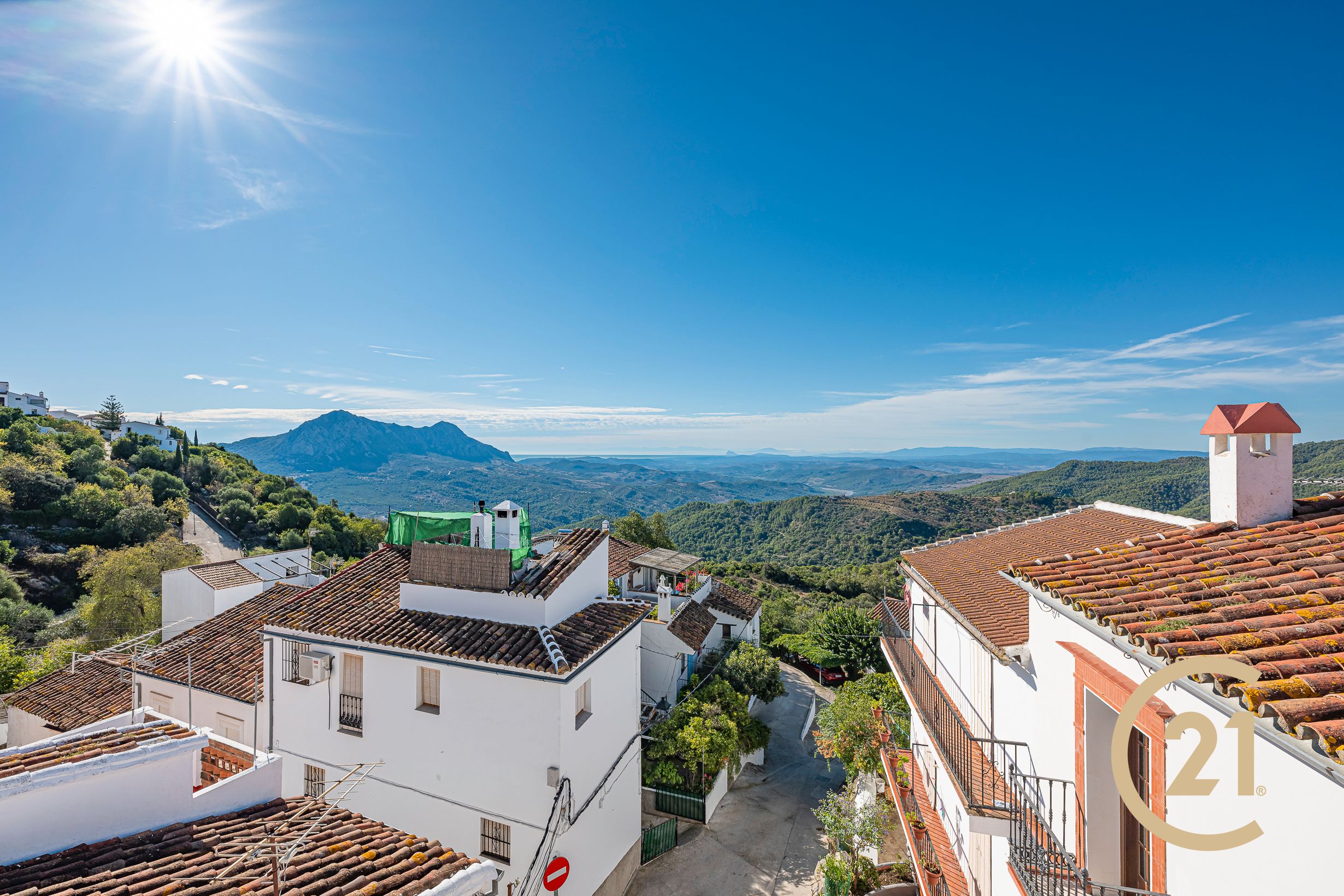 Vista exterior de Casa adosada en venda en Gaucín amb Jardí privat, Terrassa i Traster