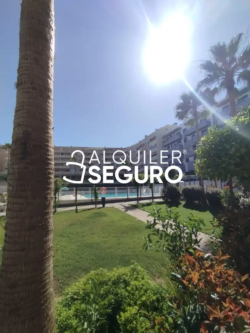 Vista exterior de Pis de lloguer en Mijas amb Aire condicionat, Piscina i Moblat