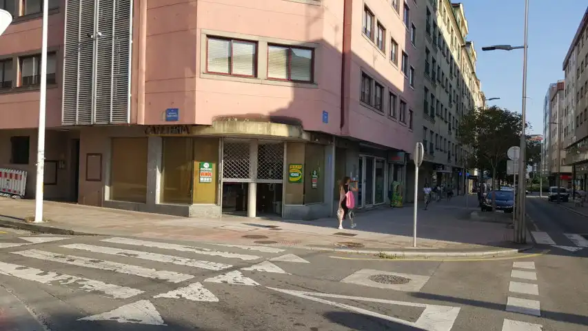 Vista exterior de Local en venda en Pontevedra Capital  amb Moblat