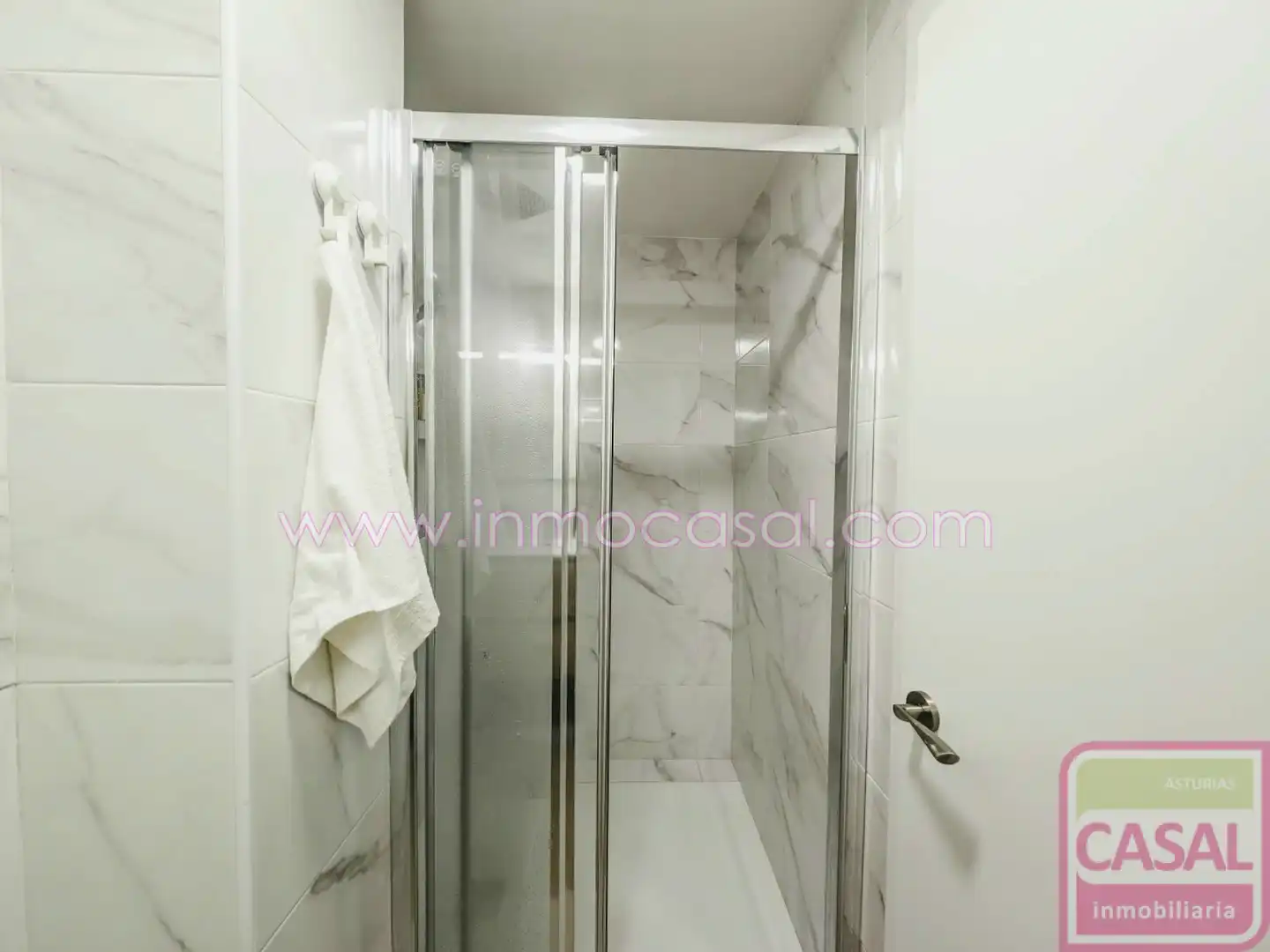 Badezimmer von Wohnung zum Verkauf in Oviedo  mit Abstellraum und Möbliert