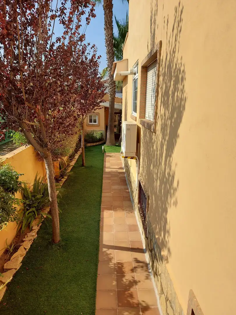 Houses for sale in La Pobla de Vallbona  with Air Conditioner, Heating and Private garden