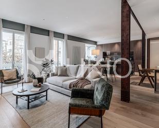 Sala d'estar de Apartament de lloguer en  Madrid Capital amb Aire condicionat, Calefacció i Moblat