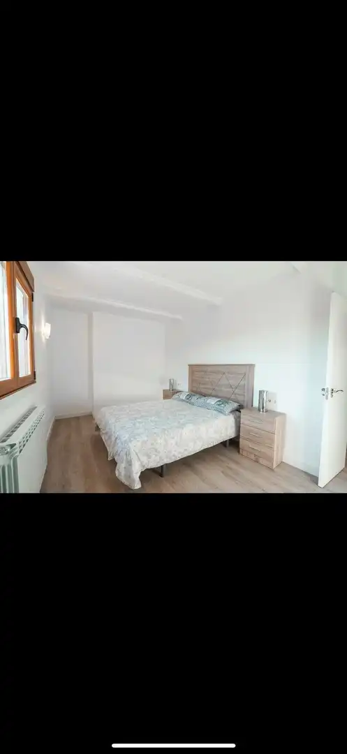 Dormitori de Casa o xalet en venda en A Merca   amb Jardí privat, Terrassa i Moblat