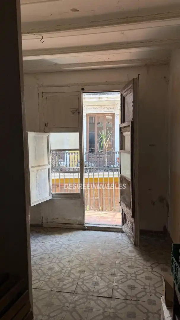 Vista exterior de Pis en venda en Valencia amb Balcó