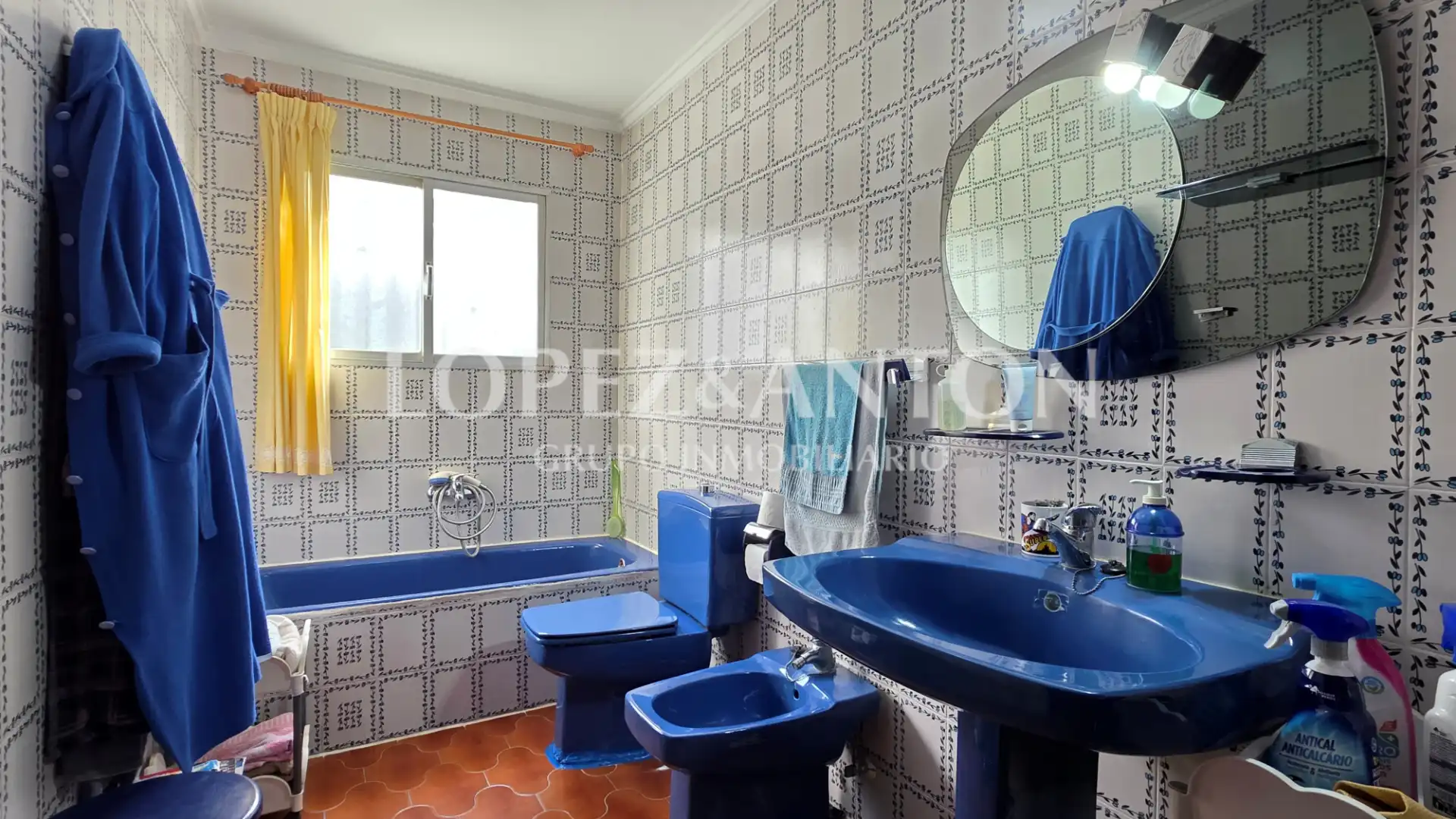 Bathroom of Houses for sale in L'Eliana  with Air Conditioner, Private garden and Terrace