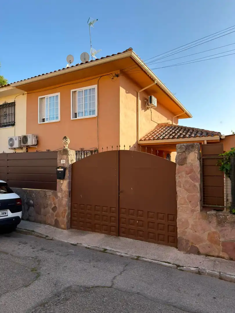 Exterior view of Houses for sale in Ontígola  with Air Conditioner, Heating and Private garden
