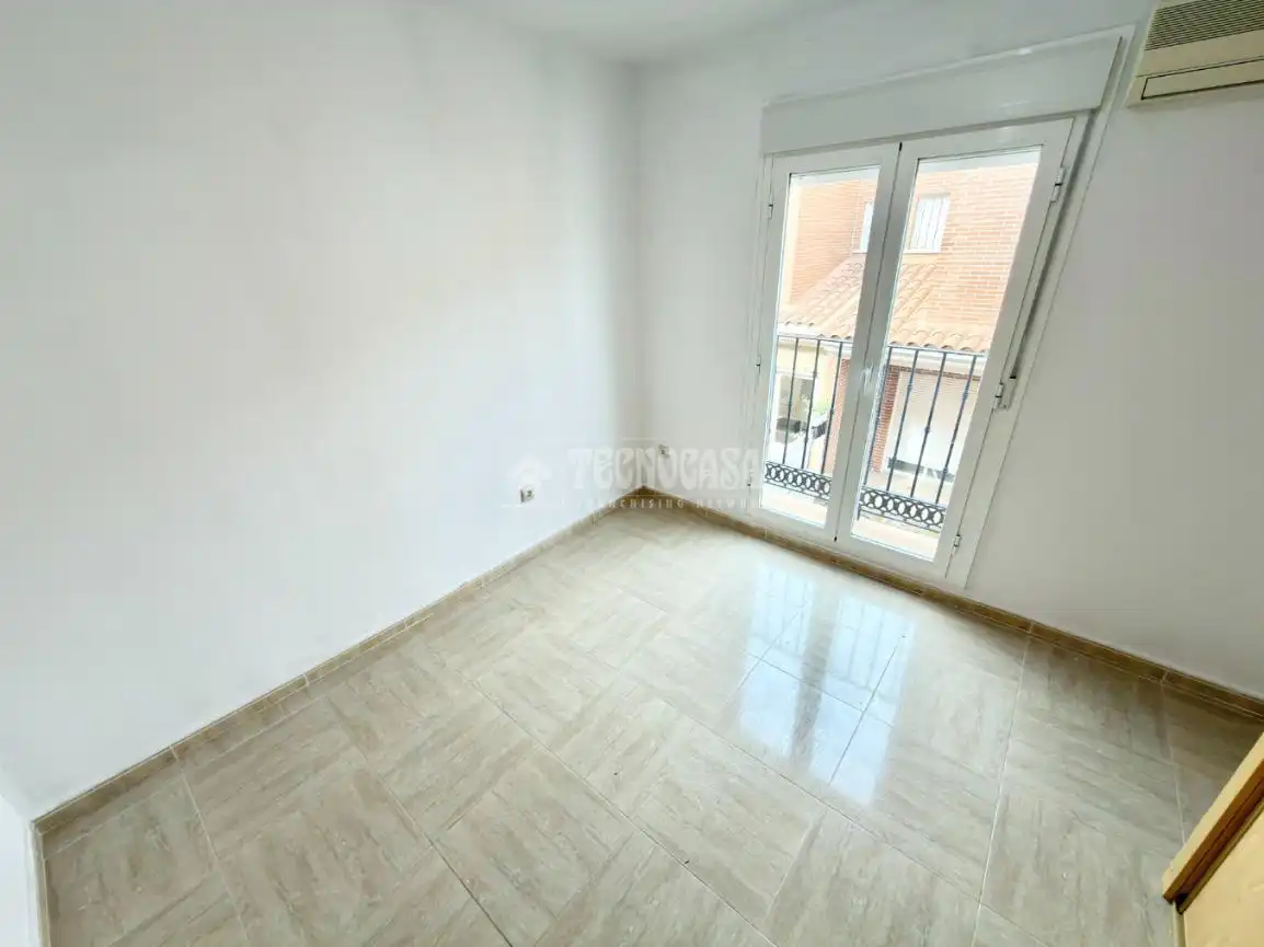 Habitación de Casa adosada en venta en Valdeaveruelo con Aire acondicionado, Calefacción y Balcón