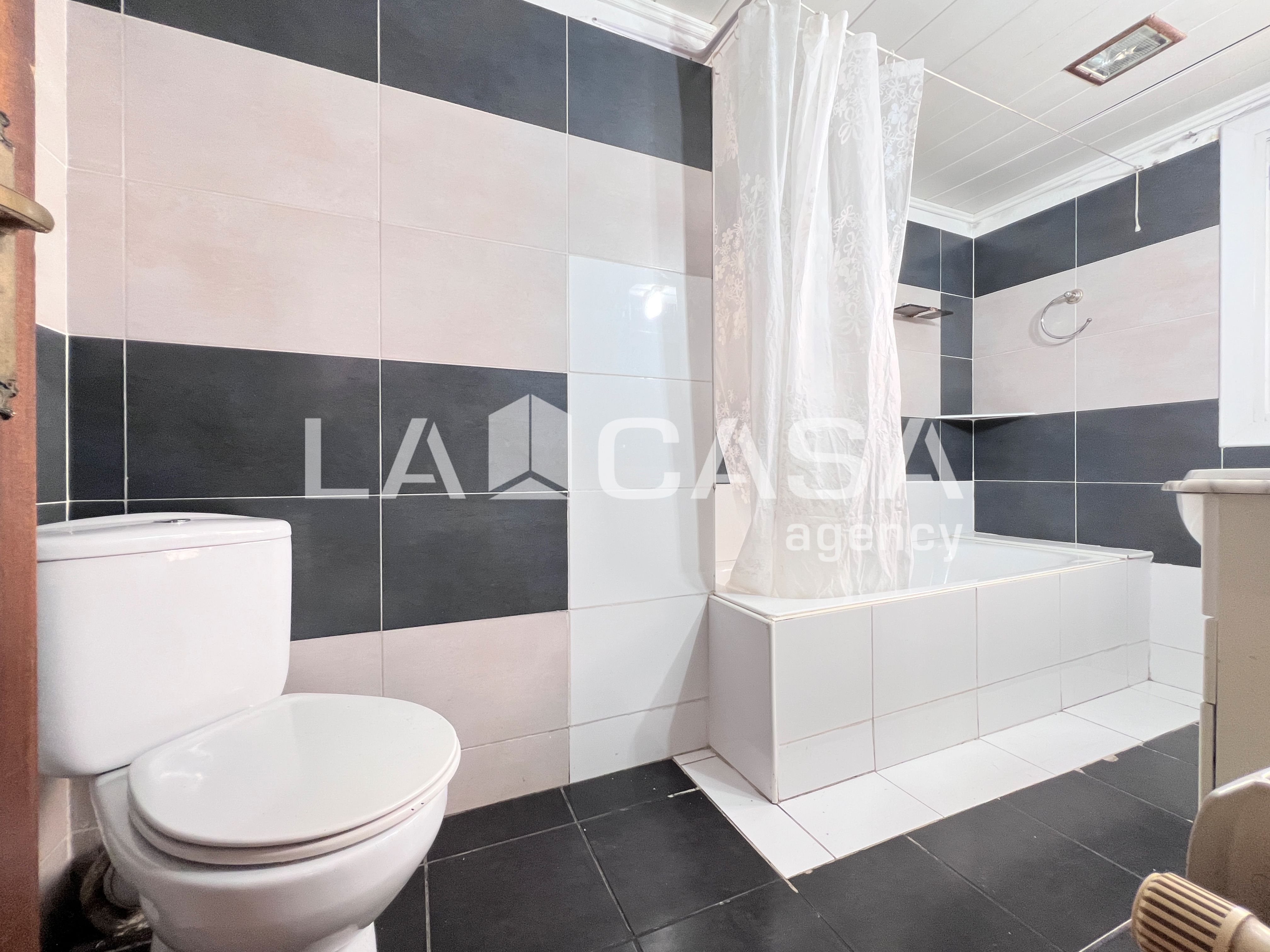 Bathroom of Flat for sale in Badalona  with Heating and Balcony