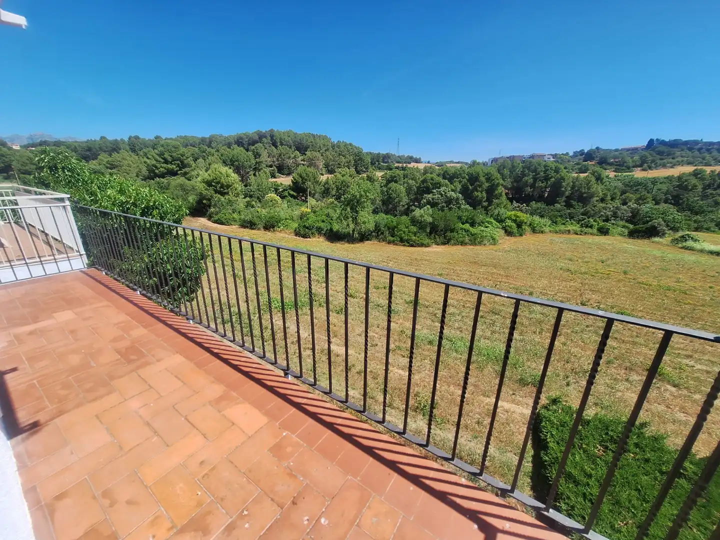 Einfamilien-Reihenhaus zum Verkauf in Sant Esteve Sesrovires mit Klimaanlage, Heizung und Privatgarten