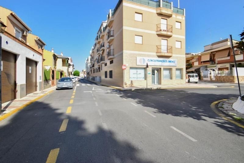 Vista exterior de Pis en venda en Atarfe amb Balcó i Piscina comunitària