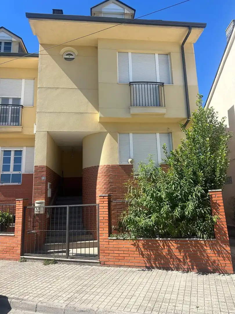 Vista exterior de Casa adosada en venta en Ponferrada con Calefacción