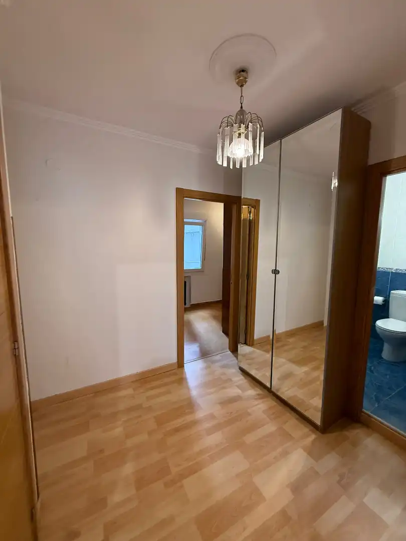 Habitación de Piso en venta en Oviedo  con Calefacción