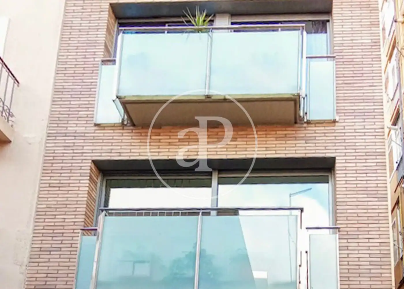 Vista exterior de Casa adosada en venta en Barcelona con Aire acondicionado, Calefacción y Terraza