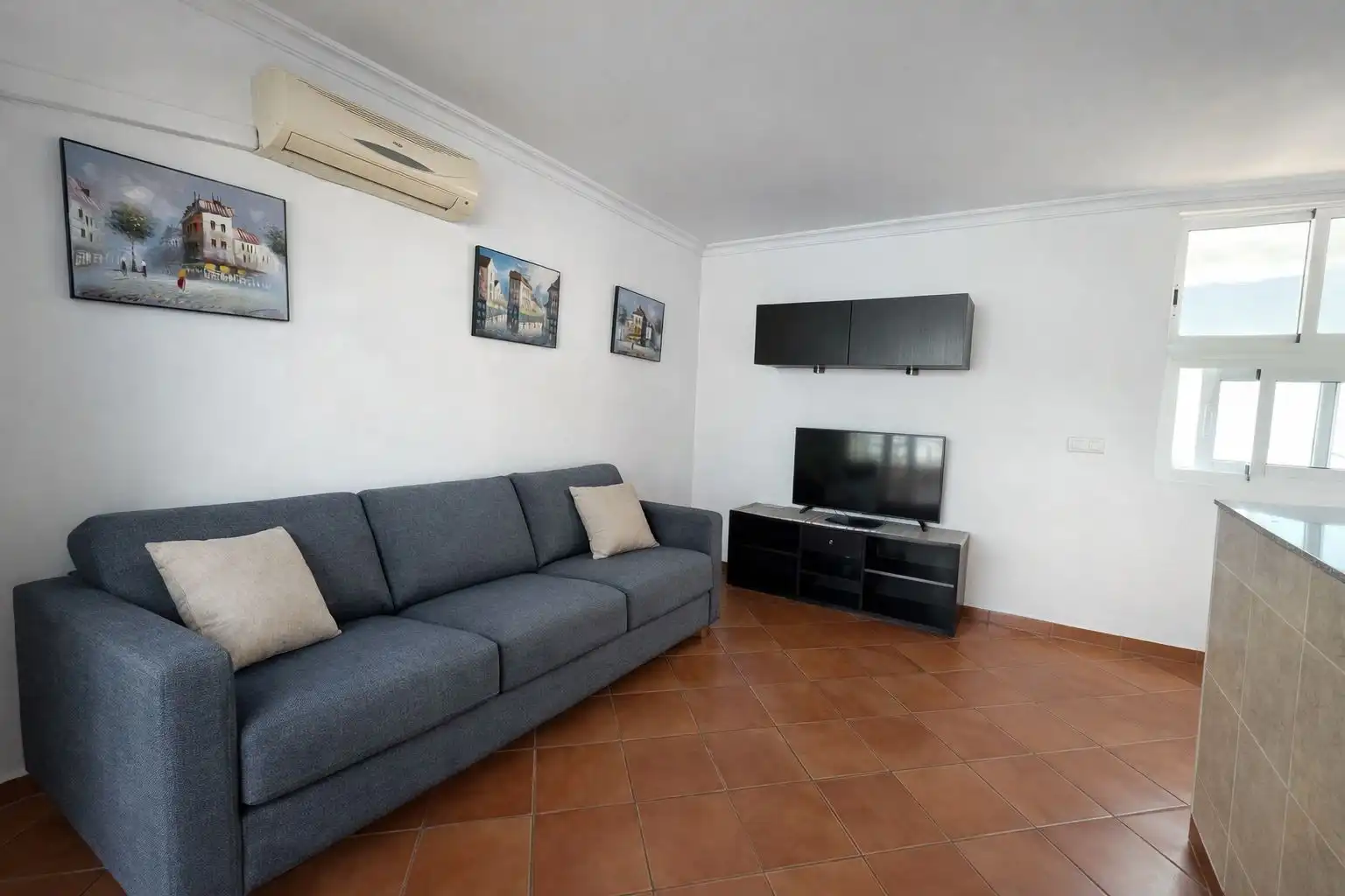 Wohnzimmer von Maisonette zum Verkauf in Nerja mit Klimaanlage, Terrasse und Möbliert