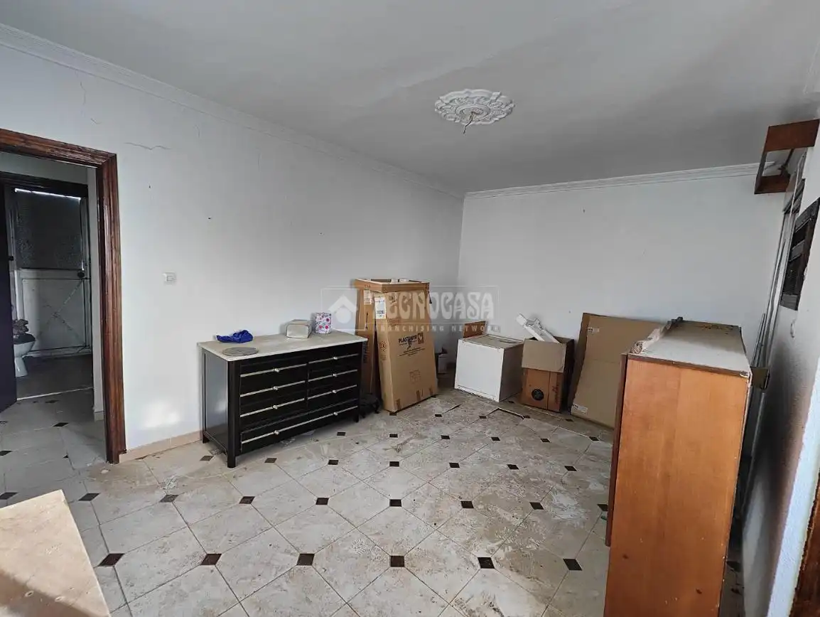 Casa adosada en venda en Los Palacios y Villafranca amb Balcó