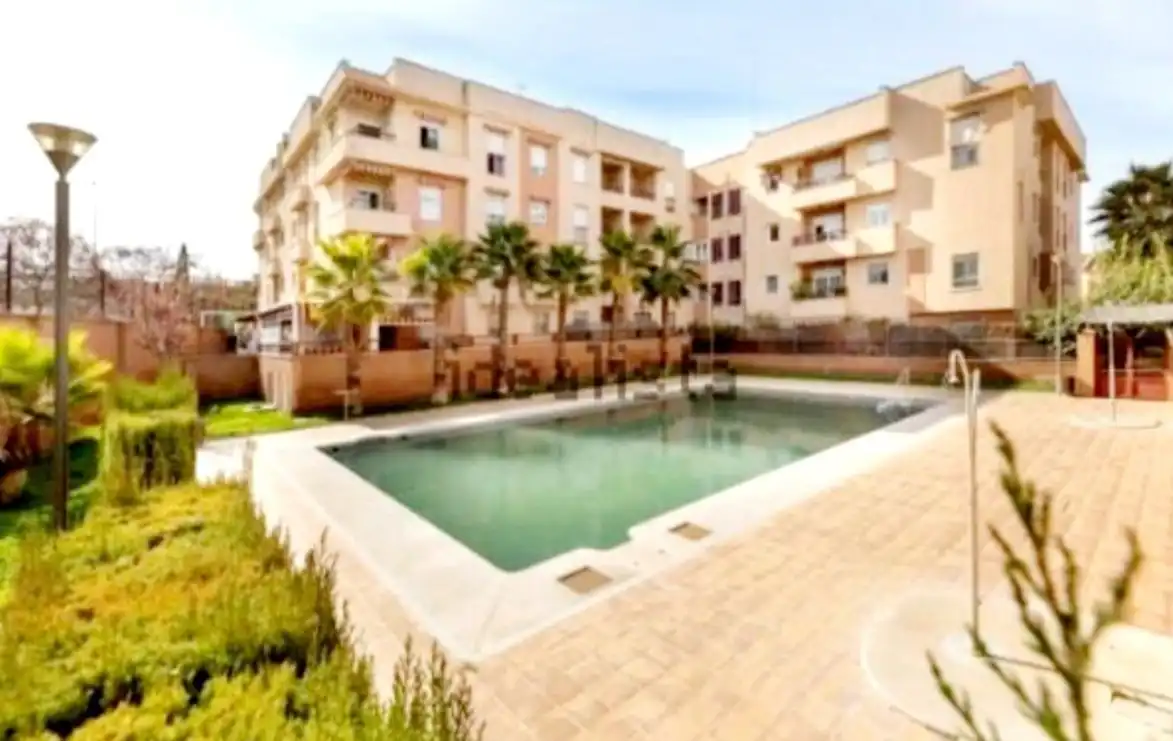 Vista exterior de Piso de alquiler en  Granada Capital con Terraza, Amueblado y Lavadora