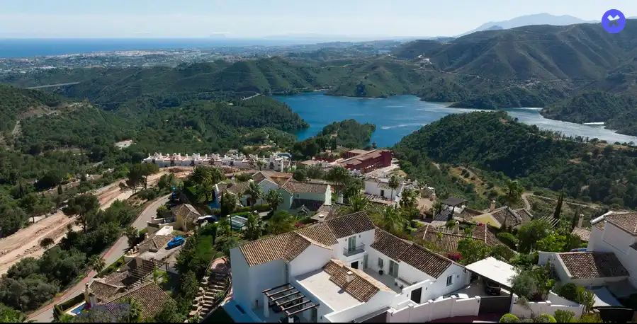 Vista exterior de Casa o chalet en venta en Istán con Aire acondicionado, Jardín privado y Piscina