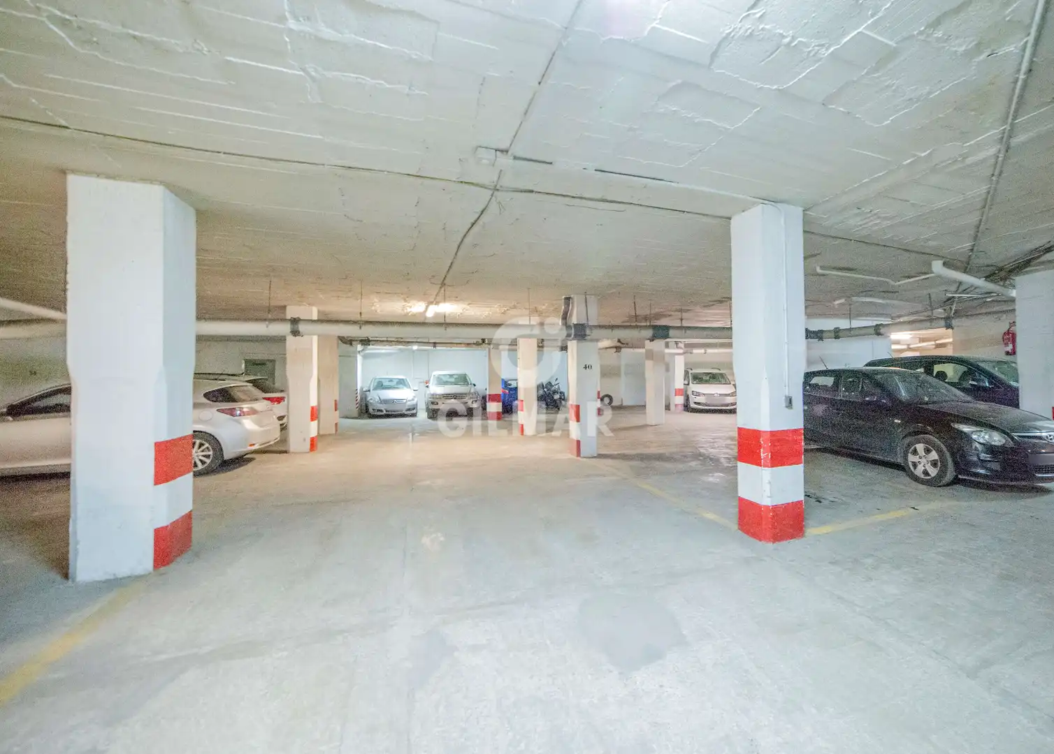 Parking de Piso de alquiler en Sevilla con Calefacción y Balcón