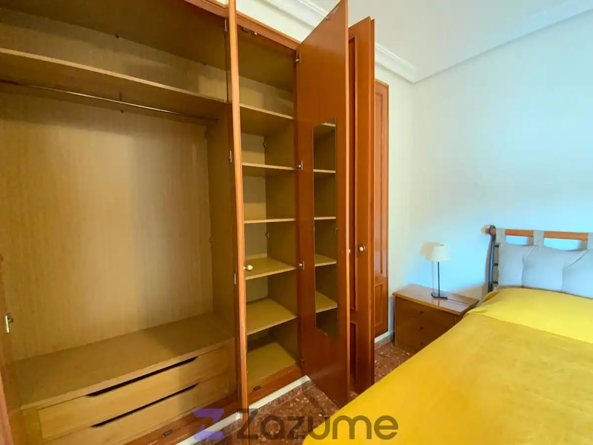 Schlafzimmer von Wohnung zur Miete in Valencia mit Klimaanlage, Heizung und Terrasse