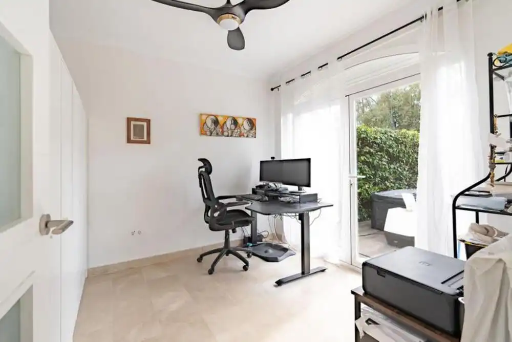 Casa adosada de alquiler en Benahavís con Aire acondicionado, Jardín privado y Terraza