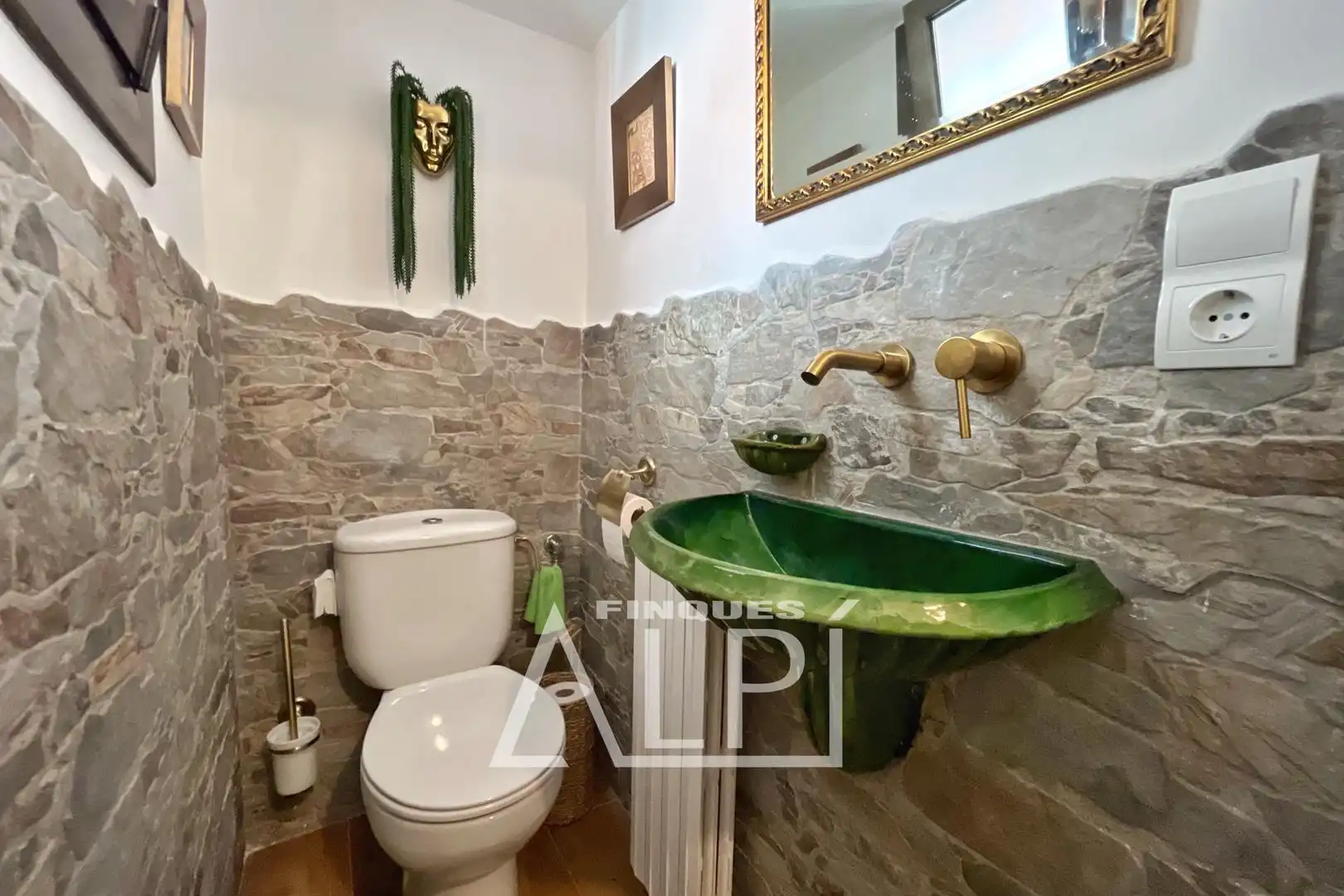 Bany de Casa adosada en venda en Fontanals de Cerdanya amb Calefacció, Parquet i Moblat