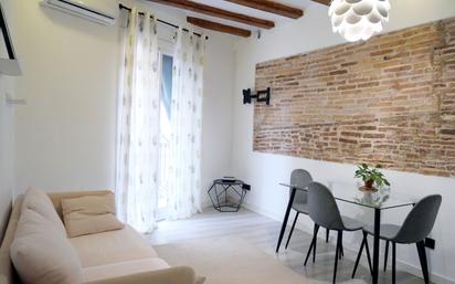 Living room of Flat to rent in  Barcelona Capital  with Air Conditioner, Heating and Parquet flooring