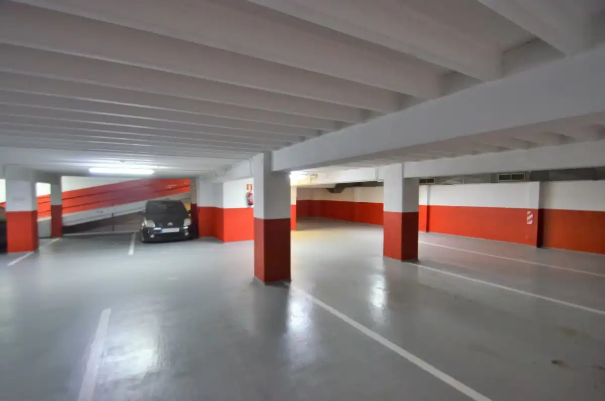 Aparcament de Pis en venda en A Coruña Capital  amb Aire condicionat, Calefacció i Traster