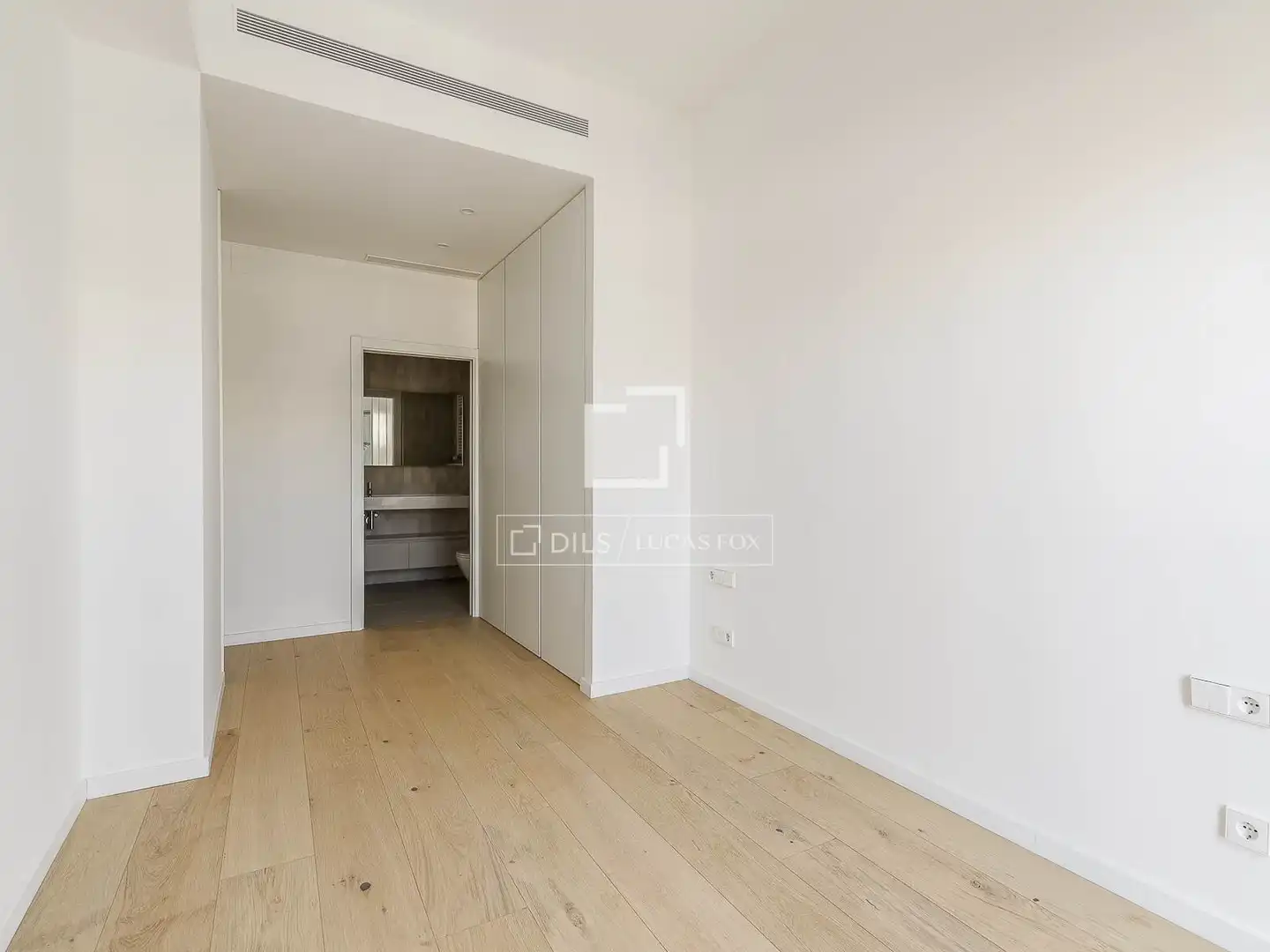 Bedroom of Flat for sale in Barcelona  with Air Conditioner, Heating and Parquet flooring
