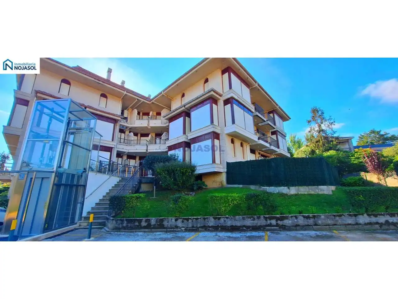 Vista exterior de Dúplex de lloguer en Noja amb Calefacció, Terrassa i Moblat