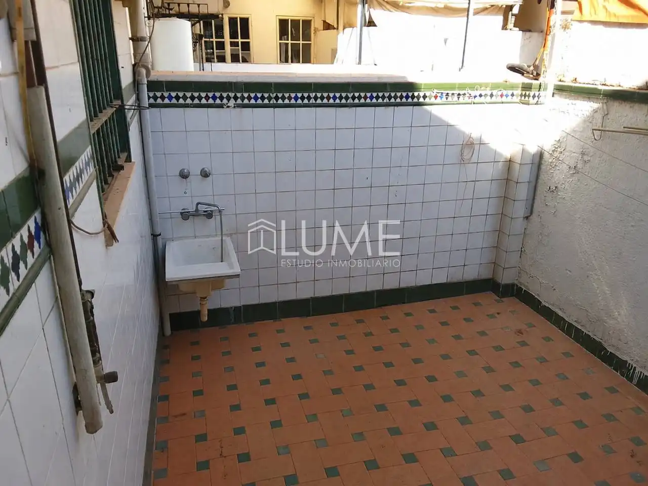 Balcony of Houses for sale in Sevilla  with Air Conditioner and Community pool