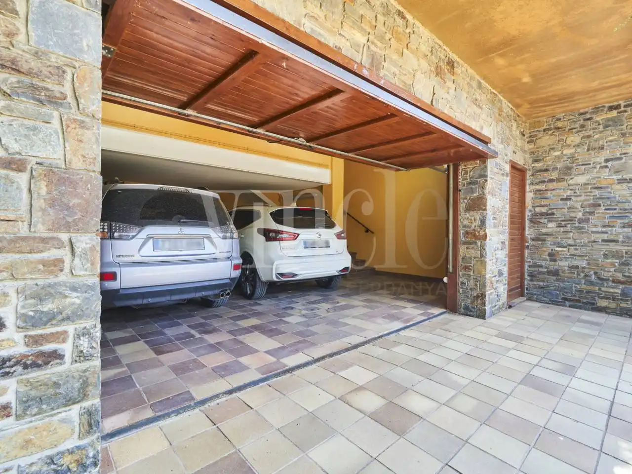 Aparcament de Casa o xalet en venda en Prullans amb Calefacció, Jardí privat i Terrassa
