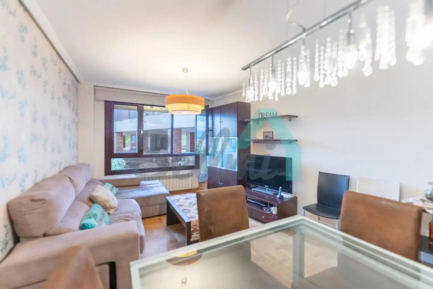 Sala de estar de Piso en venta en Oviedo  con Calefacción, Parquet y Trastero