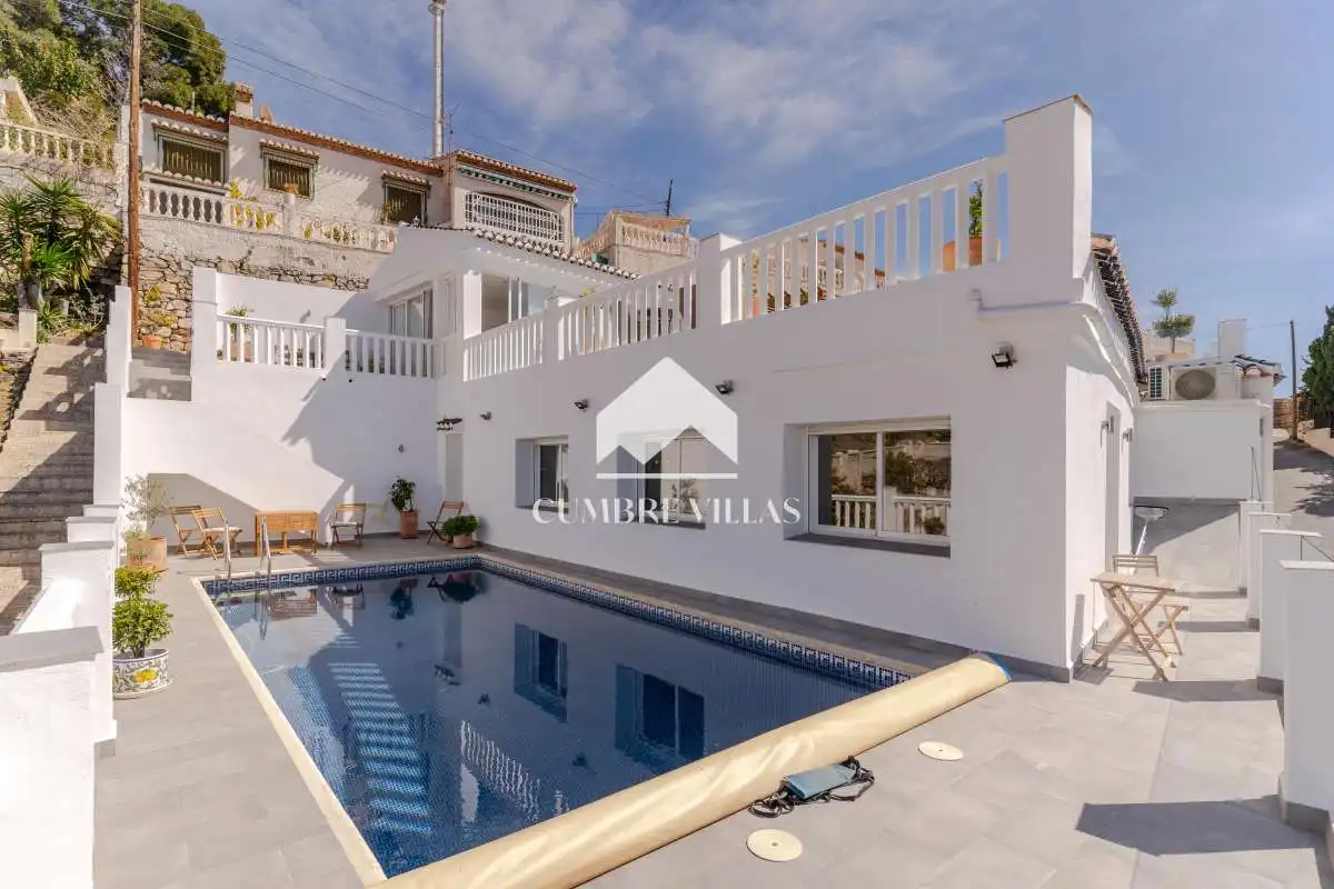 Vista exterior de Casa o xalet en venda en Almuñécar amb Terrassa, Traster i Internet