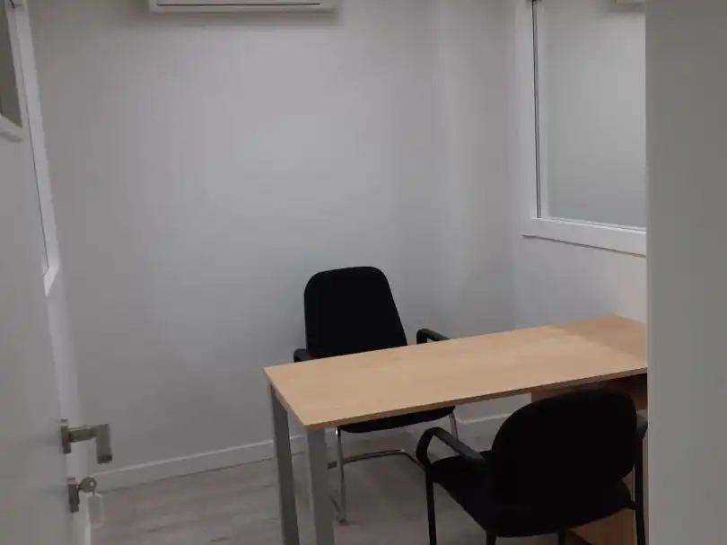 Bureau avec ascenseur à louer à Ramon y Cajal 39