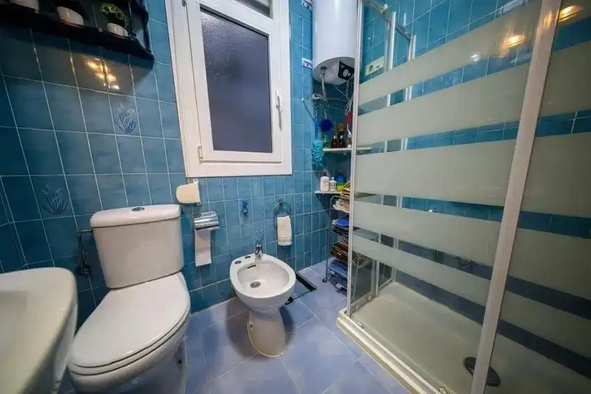 Baño de Piso en venta en Valencia con Aire acondicionado, Terraza y Amueblado