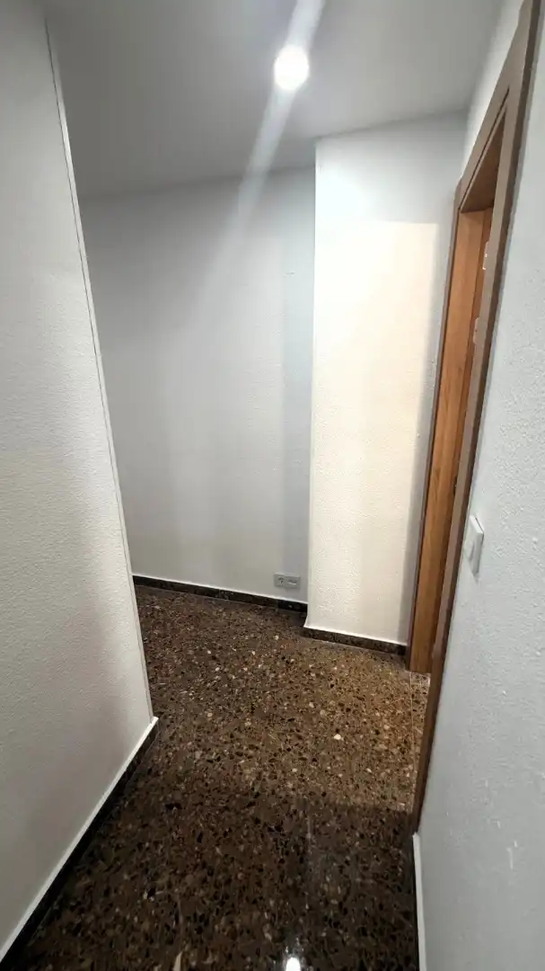 Flat for rent in Valencia  with Air Conditioner, Terrace and Furnished