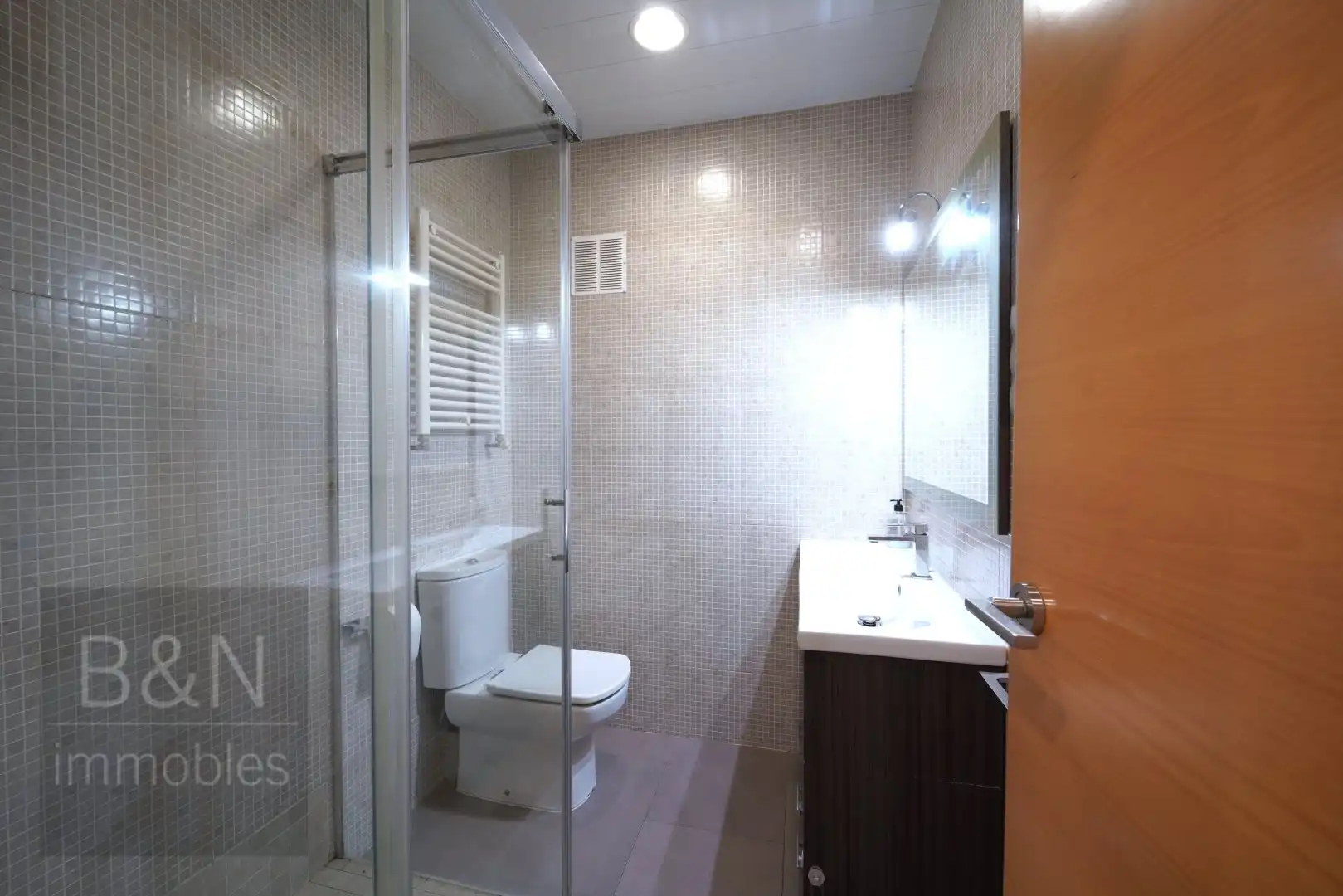 Baño de Piso en venta en Terrassa con Calefacción, Terraza y Balcón