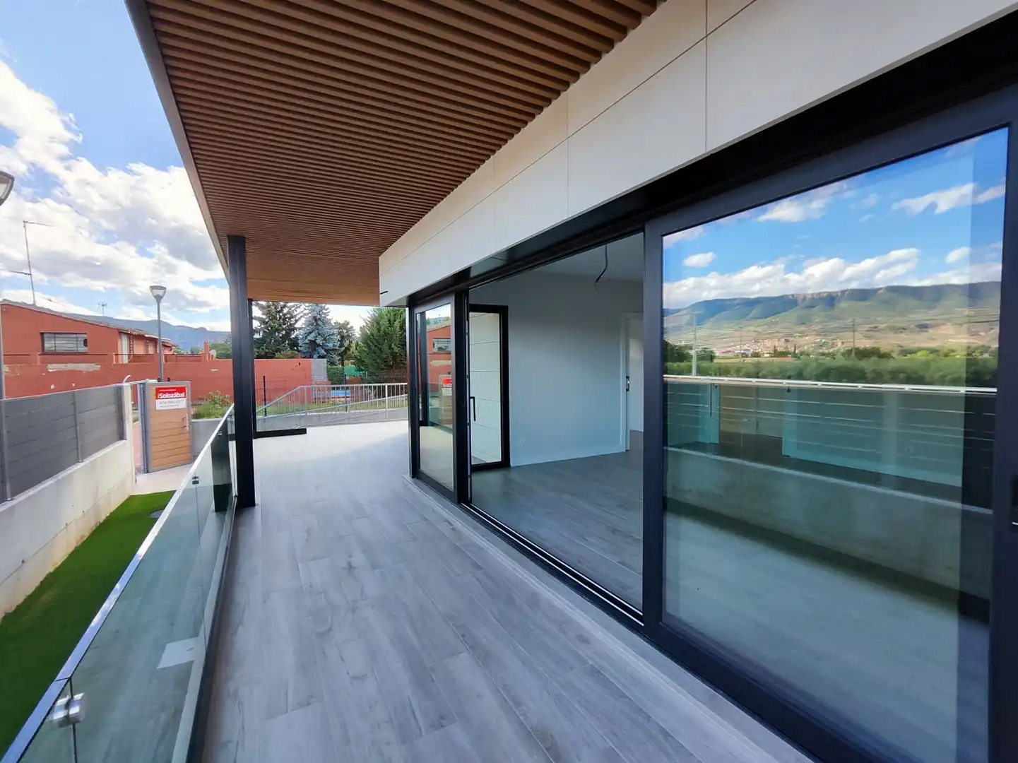 Terrassa de Casa o xalet en venda en Albelda de Iregua amb Calefacció, Jardí privat i Terrassa