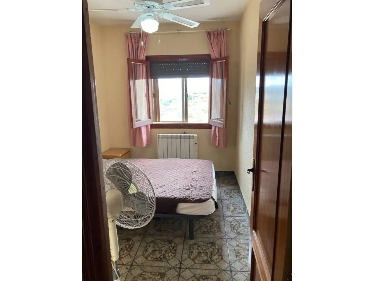 Habitación de Piso en venta en Caniles con Calefacción