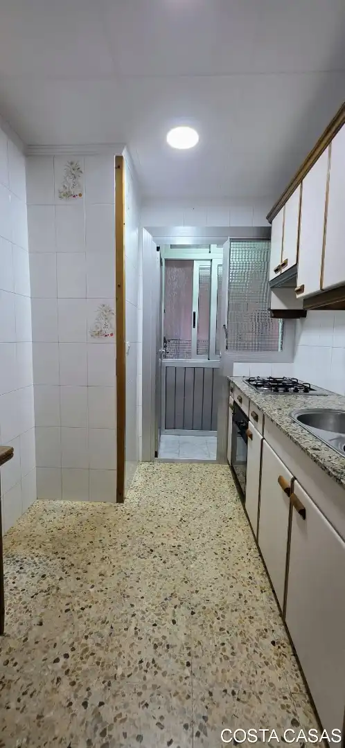 Cocina de Piso en venta en L'Hospitalet de Llobregat con Balcón