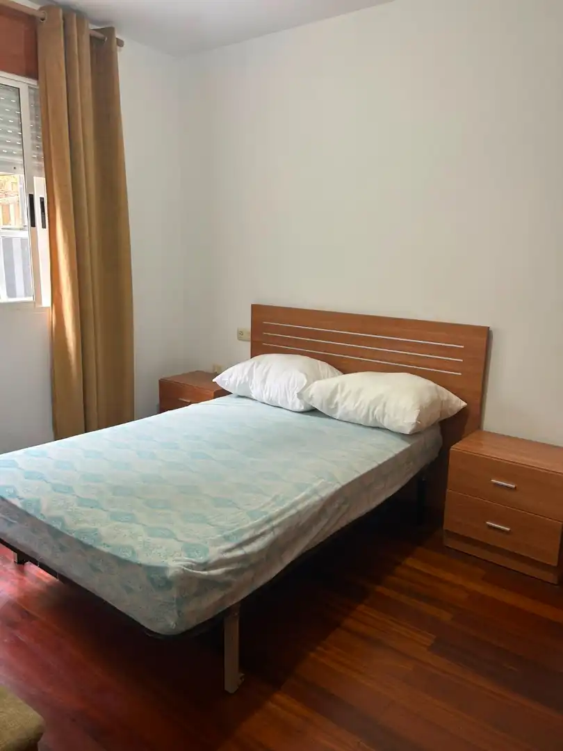 Habitación de Piso de alquiler en Santiago de Compostela  con Amueblado