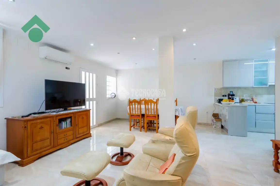 Sala de estar de Casa adosada en venta en Rincón de la Victoria con Aire acondicionado y Piscina comunitaria