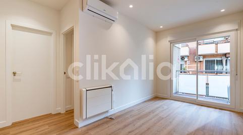 Foto 2 de Piso en venta en El Camp de l'Arpa del Clot, Barcelona