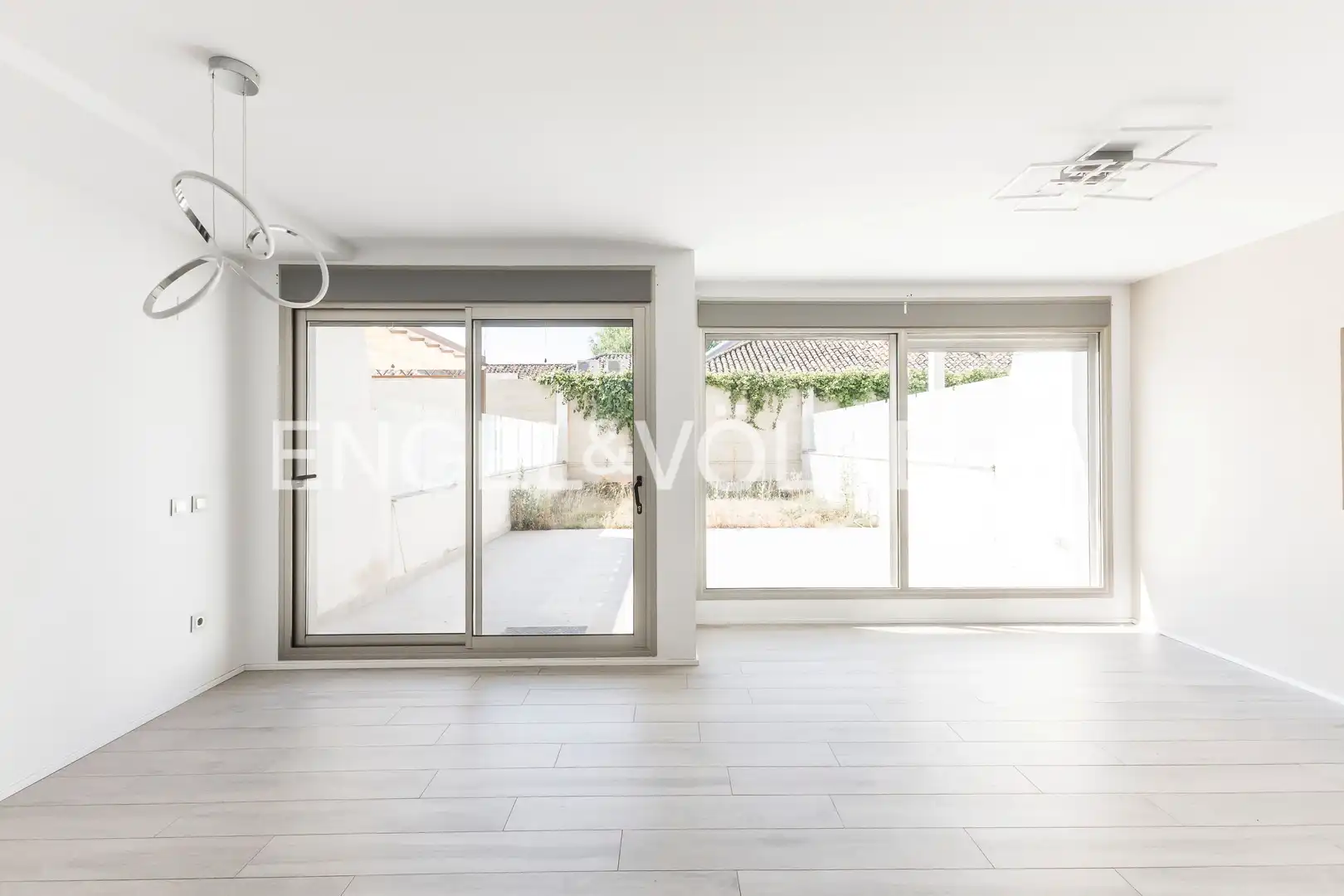 Sala de estar de Casa adosada en venta en Tres Cantos con Aire acondicionado, Calefacción y Jardín privado